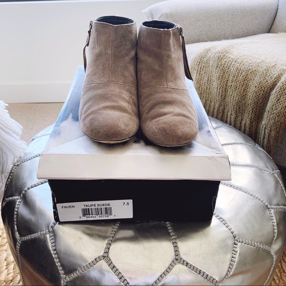 DV by Dolce Vita || Faven Bootie - Picture 2 of 12